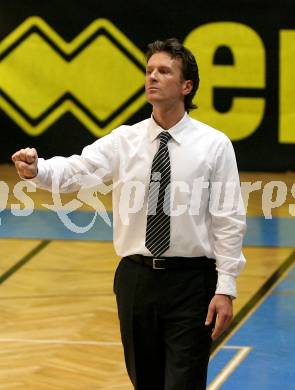 Basketball Bundesliga. Woerthersee Piraten gegen BK Klosterneuburg. Trainer Mathias Jan Fischer  (Piraten).  Klagenfurt, 18.3.2009
Foto: Kuess

---
pressefotos, pressefotografie, kuess, qs, qspictures, sport, bild, bilder, bilddatenbank