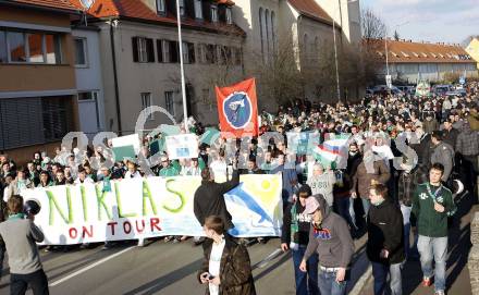 Fussball. Tipp3-Bundesliga. SK Austria Kelag Kaernten  gegen SK Rapid. Benefizmarsch der Rapid Wien Fans fuer den erkrankten Niklas. Klagenfurt, 21.3..2009. 
Foto: Kuess

---
pressefotos, pressefotografie, kuess, qs, qspictures, sport, bild, bilder, bilddatenbank