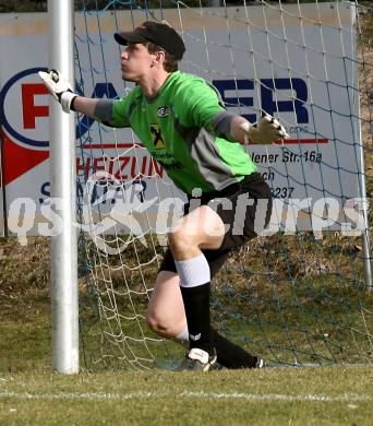 Fussball. Unterliga West. Magdalener SC gegen SV Union Stall. Suppanz Michael  (Magdalen). Magdalen, 22.3.2009. 
Foto: Kuess

---
pressefotos, pressefotografie, kuess, qs, qspictures, sport, bild, bilder, bilddatenbank