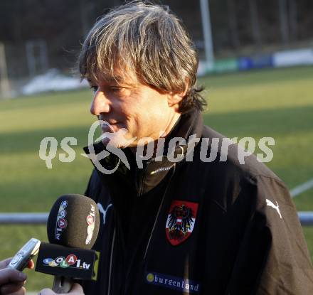 Fussball Nationalteam. Trainingslager in Velden am Woerthersee.Trainer Didi Constantini. Velden, am 23.3.2009.
Foto: Kuess

---
pressefotos, pressefotografie, kuess, qs, qspictures, sport, bild, bilder, bilddatenbank