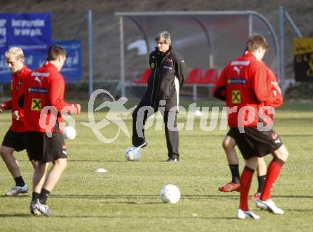 Fussball Nationalteam. Trainingslager in Velden am Woerthersee. Trainer Didi Constantini. Velden, am 23.3.2009.
Foto: Kuess

---
pressefotos, pressefotografie, kuess, qs, qspictures, sport, bild, bilder, bilddatenbank