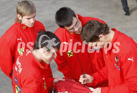 FUSSBALL - FIFA Weltmeisterschaft 2010, Qualifikation, OEFB, AUT vs ROM, Oesterreich vs Rumaenien, Vorberichte, Training AUT. Manuel Weber, Zlatko Junuzovic, Paul Scharner, Marko Arnautovic (AUT).
Foto: Kuess

---
pressefotos, pressefotografie, kuess, qs, qspictures, sport, bild, bilder, bilddatenbank