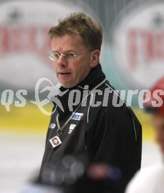 Eishockey Nationalteam. Trainingslager. Trainer Lars Bergstroem. Villach, am 24.3.2009.
Foto: Kuess
---
pressefotos, pressefotografie, kuess, qs, qspictures, sport, bild, bilder, bilddatenbank