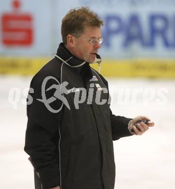 Eishockey Nationalteam. Trainingslager. Trainer Lars Bergstroem. Villach, am 24.3.2009.
Foto: Kuess
---
pressefotos, pressefotografie, kuess, qs, qspictures, sport, bild, bilder, bilddatenbank