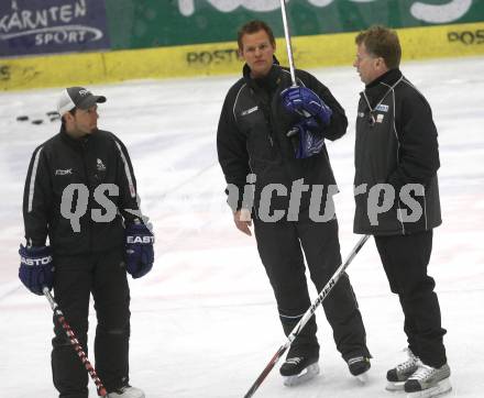 Eishockey Nationalteam. Trainingslager. Markus Kerschbaumer, JCo-Trainer Johan Stroemwall, Trainer Lars Bergstroem. Villach, am 24.3.2009.
Foto: Kuess
---
pressefotos, pressefotografie, kuess, qs, qspictures, sport, bild, bilder, bilddatenbank