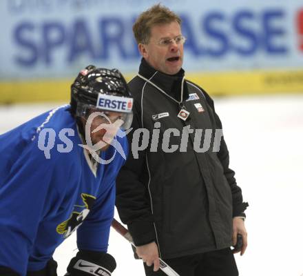 Eishockey Nationalteam. Trainingslager. Trainer Lars Bergstroem. Villach, am 24.3.2009.
Foto: Kuess
---
pressefotos, pressefotografie, kuess, qs, qspictures, sport, bild, bilder, bilddatenbank