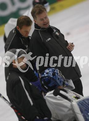 Eishockey Nationalteam. Trainingslager. Markus Kerschbaumer, Trainer Lars Bergstroem, Bernhard Starkbaum. Villach, am 24.3.2009.
Foto: Kuess
---
pressefotos, pressefotografie, kuess, qs, qspictures, sport, bild, bilder, bilddatenbank