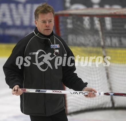 Eishockey Nationalteam. Trainingslager. Trainer Lars Bergstroem. Villach, am 24.3.2009.
Foto: Kuess
---
pressefotos, pressefotografie, kuess, qs, qspictures, sport, bild, bilder, bilddatenbank