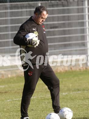 FUSSBALL - FIFA Weltmeisterschaft 2010, Qualifikation, OEFB, AUT vs ROM, Oesterreich vs Rumaenien, Vorberichte, Training AUT. Tormanntrainer Franz Wohlfahrt (AUT). Velden, am 23.3.2009.
Foto: Kuess

---
pressefotos, pressefotografie, kuess, qs, qspictures, sport, bild, bilder, bilddatenbank