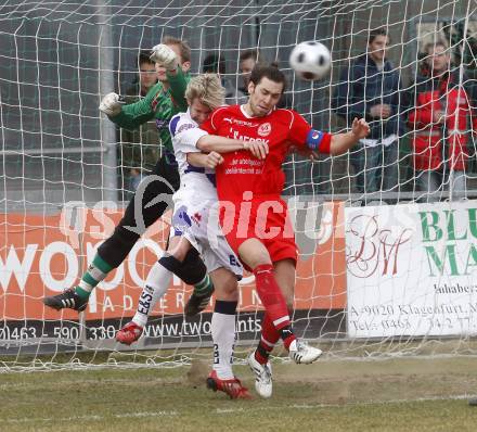 Fussball Regionalliga. SAK gegen SV Spittal. Alexander Kofler, Christian Kraiger (SAK) Trupp Daniel (Spittal). Klagenfurt, am 28.3.2009.
Foto: Kuess

---
pressefotos, pressefotografie, kuess, qs, qspictures, sport, bild, bilder, bilddatenbank