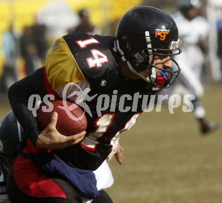 American Football. Interliga.  Carinthian Black Lions gegen Danube Dragons. Dennis John DJ Hernandez (Lions). Klagenfurt, am 28.3.2009.
Foto: Kuess

---
pressefotos, pressefotografie, kuess, qs, qspictures, sport, bild, bilder, bilddatenbank