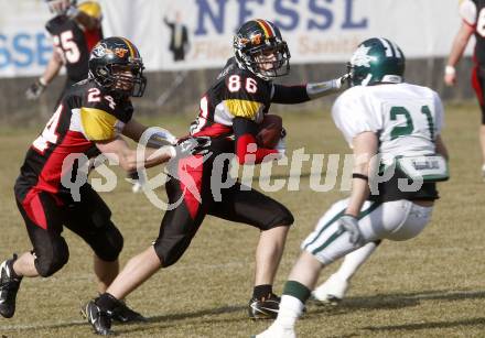 American Football. Interliga.  Carinthian Black Lions gegen Danube Dragons. Andreas Stossier, Karl Pemberger (Lions). Klagenfurt, am 28.3.2009.
Foto: Kuess

---
pressefotos, pressefotografie, kuess, qs, qspictures, sport, bild, bilder, bilddatenbank