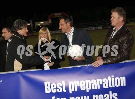 Fussball Testspiel. Nationalteam Oesterreich gegen AKA Austria Kaernten U19. Teamchef Dieter Constantini, Buergermeister Gerhard Seifried, Wolfgang Knes. Wolfsberg, am 27.3.2009.
Foto: Kuess
---
pressefotos, pressefotografie, kuess, qs, qspictures, sport, bild, bilder, bilddatenbank