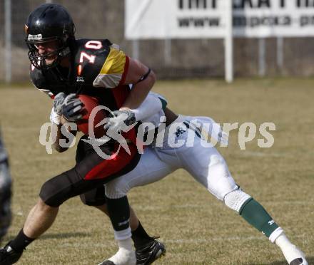 American Football. Interliga.  Carinthian Black Lions gegen Danube Dragons.  Ryan Mc Guire (Lions). Klagenfurt, am 28.3.2009.
Foto: Kuess

---
pressefotos, pressefotografie, kuess, qs, qspictures, sport, bild, bilder, bilddatenbank