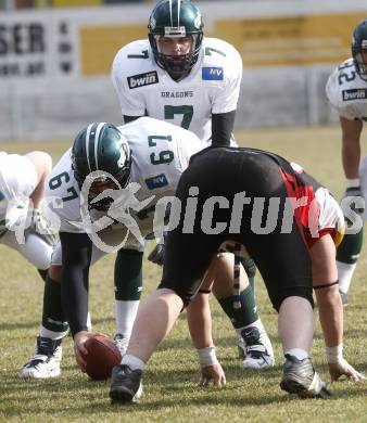 Austrian Football League. Carinthian Black Lions gegen Danube Dragons Klosterneuburg. Daniel Brandmayr, Ryan Christopher Rufener (Dragons). Klagenfurt, am 28.3.2009.
Foto: Kuess
---
pressefotos, pressefotografie, kuess, qs, qspictures, sport, bild, bilder, bilddatenbank