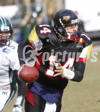 American Football. Austrian Football League  Carinthian Black Lions gegen Danube Dragons Klosterneuburg. Dennis John DJ Hernandez (Lions). Klagenfurt, am 28.3.2009.
Foto: Kuess

---
pressefotos, pressefotografie, kuess, qs, qspictures, sport, bild, bilder, bilddatenbank