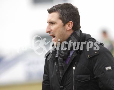 Fussball Regionalliga. SAK gegen SV Spittal. Trainer Goran Lucic (SAK). Klagenfurt, am 28.3.2009.
Foto: Kuess

---
pressefotos, pressefotografie, kuess, qs, qspictures, sport, bild, bilder, bilddatenbank