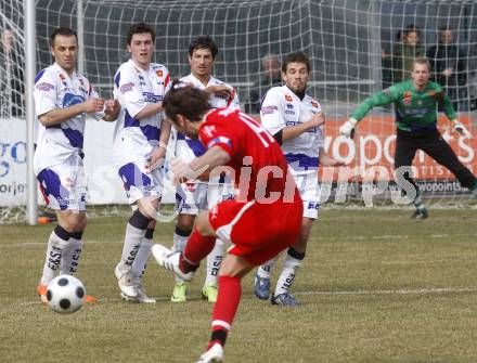 Fussball Regionalliga. SAK gegen SV Spittal. Goran Jolic, Darjan Aleksic, Thomas Riedl, Edmir Edo Adilovic, Alexander Kofler (SAK) Trupp Daniel (Spittal). Klagenfurt, am 28.3.2009.
Foto: Kuess

---
pressefotos, pressefotografie, kuess, qs, qspictures, sport, bild, bilder, bilddatenbank