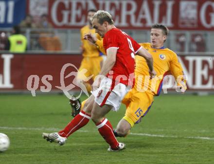 Fussball WM Qualifikationsspiel. Oessterreich gegen Rumaenien. Erwin Hoffer,  (Oesterreich), Dorin Nicolai Goian (Rumarnien). Hypo Group Arena, Klagenfurt, am 1.4. 2009.
Foto: Kuess

---
pressefotos, pressefotografie, kuess, qs, qspictures, sport, bild, bilder, bilddatenbank