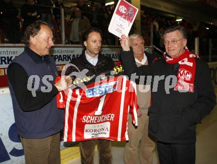 EBEL. Eishockey Bundesliga. KAC gegen EC Salzburg.  Uebergabe lebenslanges VIP Abo an Harald Scheucher. Willi Schasche, Egbert Frimmel, Hellmuth Reichel.  Klagenfurt, am 31.3.2009.
Foto: Kuess 
---
pressefotos, pressefotografie, kuess, qs, qspictures, sport, bild, bilder, bilddatenbank