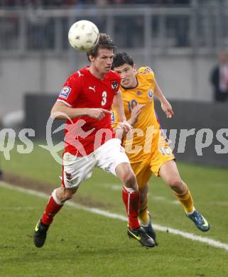 Fussball WM Qualifikationsspiel. Oessterreich gegen Rumaenien. Franz Schiemer, (Oesterreich), Cristian Tanase (Rumarnien). Hypo Group Arena, Klagenfurt, am 1.4. 2009.
Foto: Kuess

---
pressefotos, pressefotografie, kuess, qs, qspictures, sport, bild, bilder, bilddatenbank