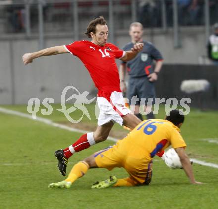 Fussball WM Qualifikationsspiel. Oessterreich gegen Rumaenien. Manuel Ortlechner (Oesterreich), Nicolita (Rumarnien). Hypo Group Arena, Klagenfurt, am 1.4. 2009.
Foto: Kuess

---
pressefotos, pressefotografie, kuess, qs, qspictures, sport, bild, bilder, bilddatenbank