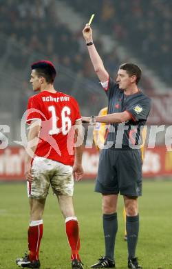 Fussball WM Qualifikationsspiel. Oessterreich gegen Rumaenien. gelbe Karte fuer Paul Scharner (Oesterreich). Hypo Group Arena, Klagenfurt, am 1.4. 2009.
Foto: Kuess

---
pressefotos, pressefotografie, kuess, qs, qspictures, sport, bild, bilder, bilddatenbank