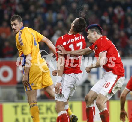 Fussball WM Qualifikationsspiel. Oessterreich gegen Rumaenien. Stefan Maierhofer, Paul Scharner,  (Oesterreich), Gabriel Sebastian Tamas (Rumarnien). Hypo Group Arena, Klagenfurt, am 1.4. 2009.
Foto: Kuess

---
pressefotos, pressefotografie, kuess, qs, qspictures, sport, bild, bilder, bilddatenbank