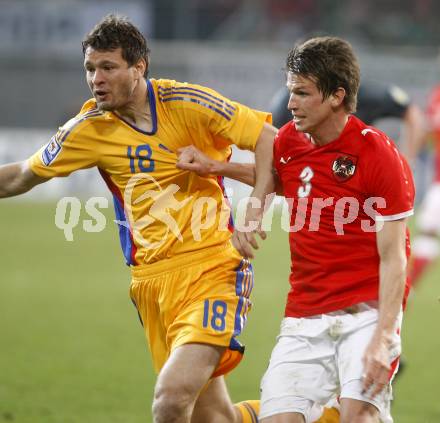 Fussball WM Qualifikationsspiel. Oessterreich gegen Rumaenien. Franz Schiemer,  (Oesterreich), Marius Constantin Niculae (Rumarnien). Hypo Group Arena, Klagenfurt, am 1.4. 2009.
Foto: Kuess

---
pressefotos, pressefotografie, kuess, qs, qspictures, sport, bild, bilder, bilddatenbank