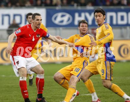 Fussball WM Qualifikationsspiel. Oessterreich gegen Rumaenien.Emanuel Pogatetz, (Oesterreich), Marius Constantin Niculae, Ciprian Andrei Marica (Rumarnien). Hypo Group Arena, Klagenfurt, am 1.4. 2009.
Foto: Kuess

---
pressefotos, pressefotografie, kuess, qs, qspictures, sport, bild, bilder, bilddatenbank