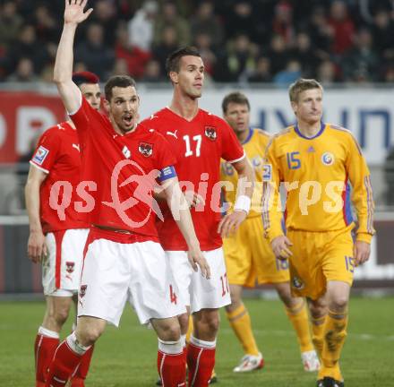 Fussball WM Qualifikationsspiel. Oessterreich gegen Rumaenien. Emanuel Pogatetzm Stefan Maierhofer, (Oesterreich), Dorin Nicolai Goian (Rumarnien). Hypo Group Arena, Klagenfurt, am 1.4. 2009.
Foto: Kuess

---
pressefotos, pressefotografie, kuess, qs, qspictures, sport, bild, bilder, bilddatenbank