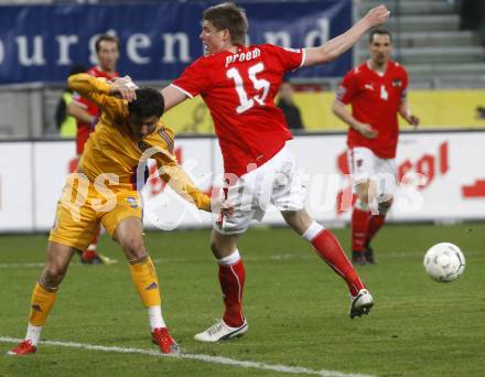 Fussball WM Qualifikationsspiel. Oessterreich gegen Rumaenien. Sebastian Proedl,  (Oesterreich), Ciprian Andrei Marica (Rumarnien). Hypo Group Arena, Klagenfurt, am 1.4. 2009.
Foto: Kuess

---
pressefotos, pressefotografie, kuess, qs, qspictures, sport, bild, bilder, bilddatenbank