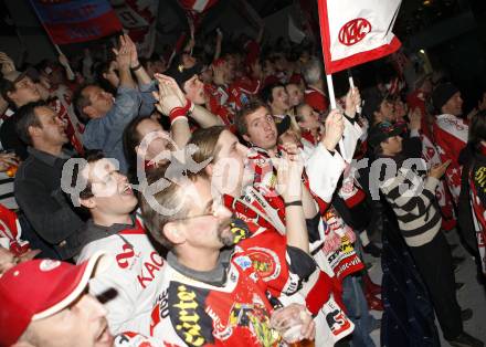 EBEL. Eishockey Bundesliga. EC Red Bull Salzburg gegen  KAC. EBEL. KAC Fans. Salzburg, am 2.4.2009.
Foto: Kuess 

---
pressefotos, pressefotografie, kuess, qs, qspictures, sport, bild, bilder, bilddatenbank