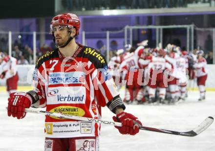 EBEL. Eishockey Bundesliga. EC Red Bull Salzburg gegen  KAC. Enttaeuscht BROWN Sean (KAC), Jubel (Salzburg). Salzburg, am 2.4.2009.
Foto: Kuess 

---
pressefotos, pressefotografie, kuess, qs, qspictures, sport, bild, bilder, bilddatenbank