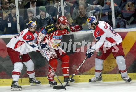 EBEL. Eishockey Bundesliga. EC Red Bull Salzburg gegen  KAC. SCHNEIDER Andrew (KAC), JULIEN Stephane, LANZ Wilhelm (Salzburg). Salzburg, am 2.4.2009.
Foto: Kuess 

---
pressefotos, pressefotografie, kuess, qs, qspictures, sport, bild, bilder, bilddatenbank