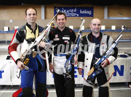 Schiessen Luftgewehr. Oesterreichische Meisterschaft. Thomas Farnik (2.), Mario Knoegler (1.), Wolfgang Krumphuber (3.). Wolfsberg, am 4.4.2009.
Foto: Kuess

---
pressefotos, pressefotografie, kuess, qs, qspictures, sport, bild, bilder, bilddatenbank