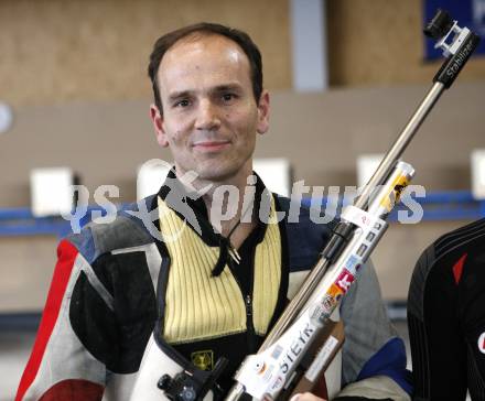 Schiessen Luftgewehr. Oesterreichische Meisterschaft. Thomas Farnik (2.). Wolfsberg, am 4.4.2009.
Foto: Kuess

---
pressefotos, pressefotografie, kuess, qs, qspictures, sport, bild, bilder, bilddatenbank