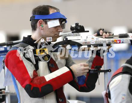 Schiessen Luftgewehr. Oesterreichische Meisterschaft. Thomas Farnik (2.). Wolfsberg, am 4.4.2009.
Foto: Kuess

---
pressefotos, pressefotografie, kuess, qs, qspictures, sport, bild, bilder, bilddatenbank