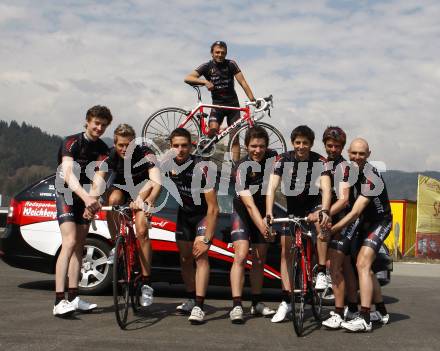 Radsport. Praesentation Radteam Focus Voelkermarkt. Florian Kopeinig, Markus Goetz, Jan Sokol, Christian Pirker, Sven Weiss, Alex Tuma, Manuel Hillebrand. Griffen, am 4.4.2009.
Foto: Kuess

---
pressefotos, pressefotografie, kuess, qs, qspictures, sport, bild, bilder, bilddatenbank