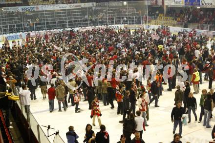 EBEL. Eishockey Bundesliga. KAC gegen EC Salzburg. Jubel Meister KAC. Klagenfurt, am 5.4.2009.
Foto: Kuess 

---
pressefotos, pressefotografie, kuess, qs, qspictures, sport, bild, bilder, bilddatenbank