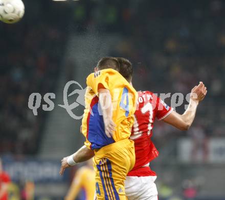 Fussball WM Qualifikationsspiel. Oesterreich gegen Rumaenien. Stefan Maierhofer  (Oesterreich), Gabriel Sebastian Tamas (Rumaenien). Hypo Group Arena, Klagenfurt, am 1.4. 2009.
Foto: Kuess

---
pressefotos, pressefotografie, kuess, qs, qspictures, sport, bild, bilder, bilddatenbank