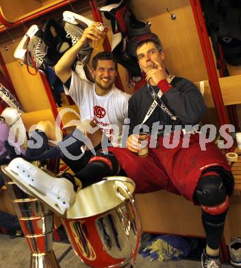 EBEL. Eishockey Bundesliga. KAC gegen EC Salzburg. Jubel Meister KAC, HAGER Gregor, SCOTT Travis. Klagenfurt, am 5.4.2009.
Foto: Kuess 

---
pressefotos, pressefotografie, kuess, qs, qspictures, sport, bild, bilder, bilddatenbank