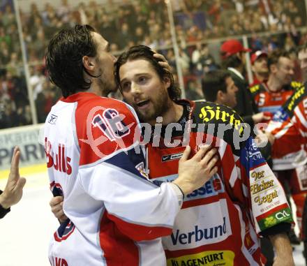 EBEL. Eishockey Bundesliga. KAC gegen EC Salzburg. Jubel Meister KAC. Christoph Harand (KAC), Patrick Harand (Salzburg).  Klagenfurt, am 5.4.2009.
Foto: Kuess 

---
pressefotos, pressefotografie, kuess, qs, qspictures, sport, bild, bilder, bilddatenbank