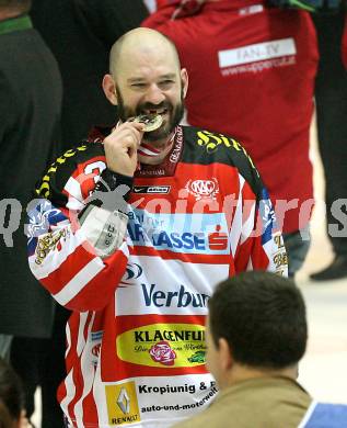 EBEL. Eishockey Bundesliga. KAC gegen EC Salzburg. Jubel Meister KAC SHANTZ Jeffery. Klagenfurt, am 5.4.2009.
Foto: Kuess 

---
pressefotos, pressefotografie, kuess, qs, qspictures, sport, bild, bilder, bilddatenbank