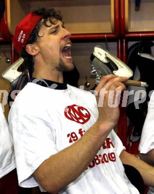 EBEL. Eishockey Bundesliga. KAC gegen EC Salzburg. Jubel Meister KAC, REICHEL Johannes. Klagenfurt, am 5.4.2009.
Foto: Kuess 

---
pressefotos, pressefotografie, kuess, qs, qspictures, sport, bild, bilder, bilddatenbank