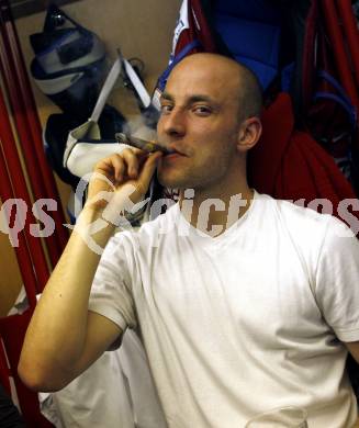 EBEL. Eishockey Bundesliga. KAC gegen EC Salzburg. Jubel Meister KAC, Herbert Ratz. Klagenfurt, am 5.4.2009.
Foto: Kuess 

---
pressefotos, pressefotografie, kuess, qs, qspictures, sport, bild, bilder, bilddatenbank