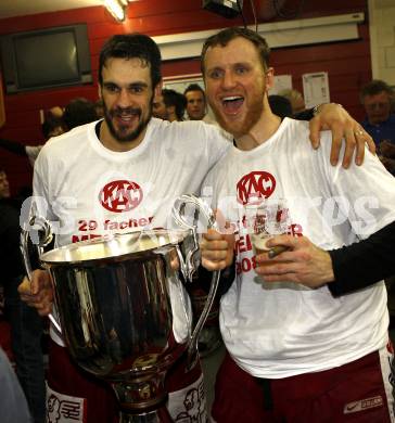 EBEL. Eishockey Bundesliga. KAC gegen EC Salzburg. Jubel Meister KAC, NORRIS Warren, CRAIG Michael. Klagenfurt, am 5.4.2009.
Foto: Kuess 

---
pressefotos, pressefotografie, kuess, qs, qspictures, sport, bild, bilder, bilddatenbank