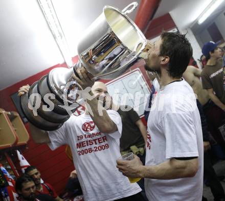 EBEL. Eishockey Bundesliga. KAC gegen EC Salzburg. Jubel Meister KAC. Jeff Shantz, Gregor Hager. Klagenfurt, am 5.4.2009.
Foto: Kuess 

---
pressefotos, pressefotografie, kuess, qs, qspictures, sport, bild, bilder, bilddatenbank