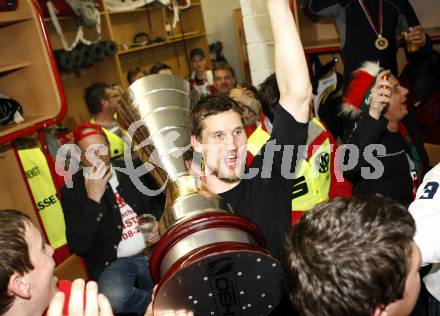 EBEL. Eishockey Bundesliga. KAC gegen EC Salzburg. Jubel Meister KAC. Gregor Hager.  Klagenfurt, am 5.4.2009.
Foto: Kuess 

---
pressefotos, pressefotografie, kuess, qs, qspictures, sport, bild, bilder, bilddatenbank