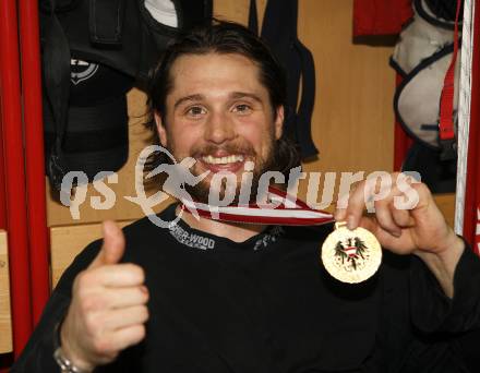 EBEL. Eishockey Bundesliga. KAC gegen EC Salzburg. Jubel Meister KAC, HARAND Christoph. Klagenfurt, am 5.4.2009.
Foto: Kuess 

---
pressefotos, pressefotografie, kuess, qs, qspictures, sport, bild, bilder, bilddatenbank